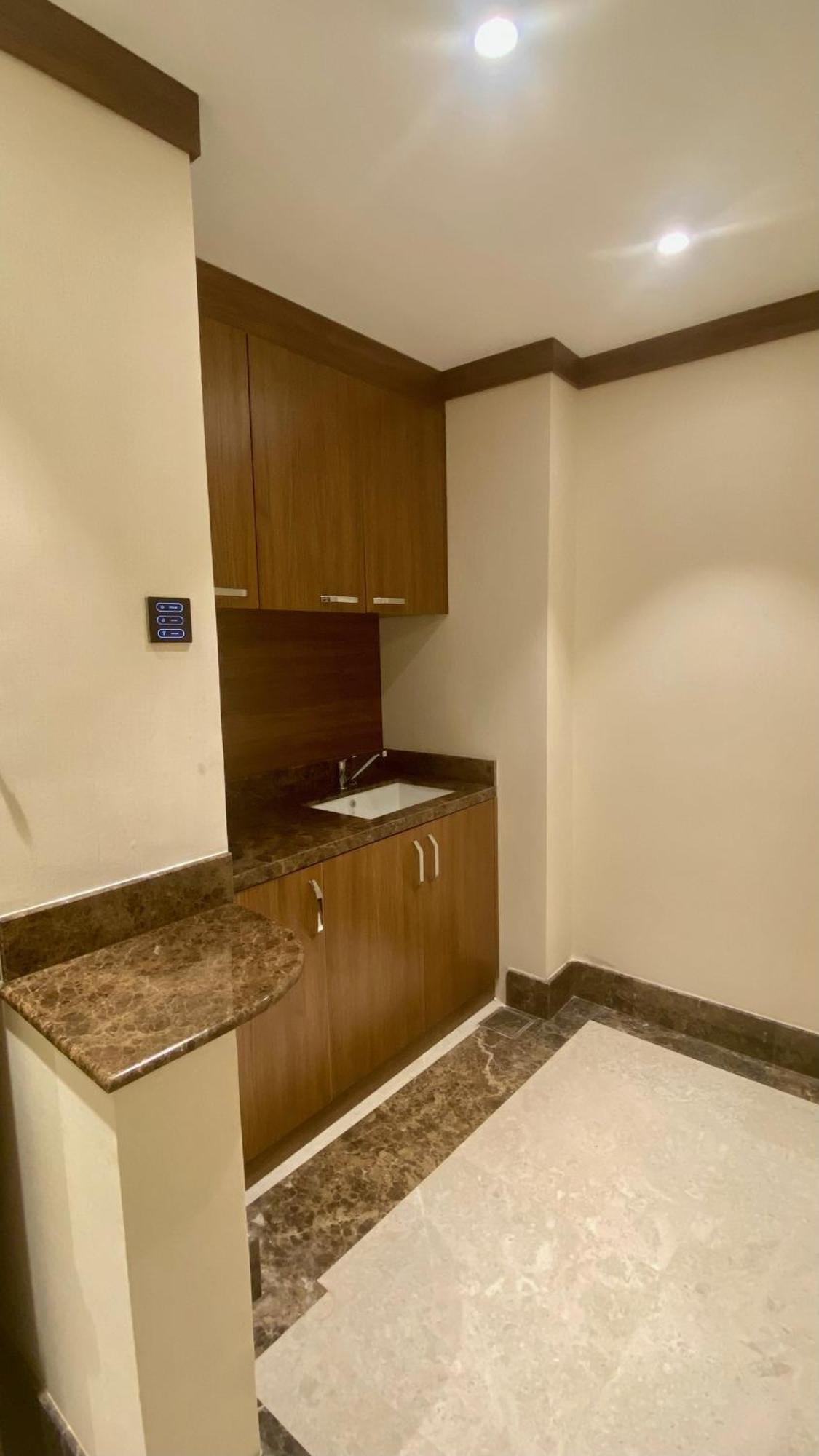 Royal Vista Hotel Ибри Экстерьер фото