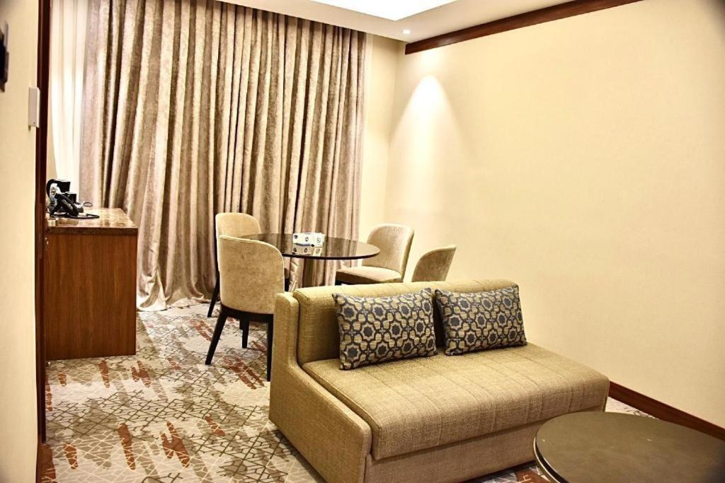Royal Vista Hotel Ибри Экстерьер фото